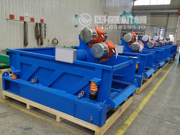 ���{���x�C